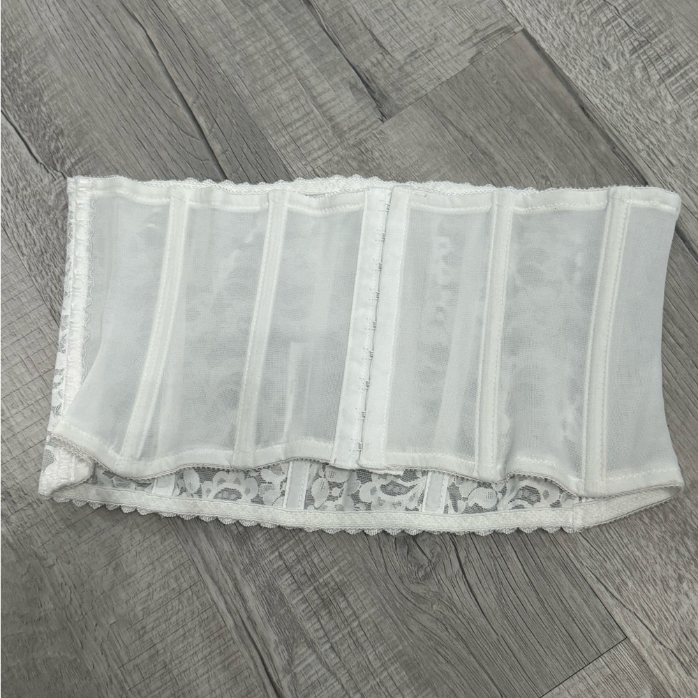 White Corset Plus Size 2x Like New - image 7